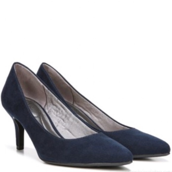 lifestride navy blue pumps